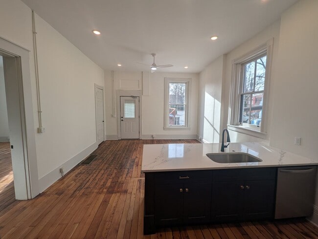 Photo - Recently Renovated 1-Bedroom, 1.5 Bath Apartment in Historic Covington Unidad Apartment 2