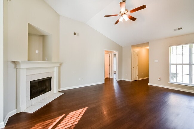 Photo - 5620 Kaitlyn Dr W