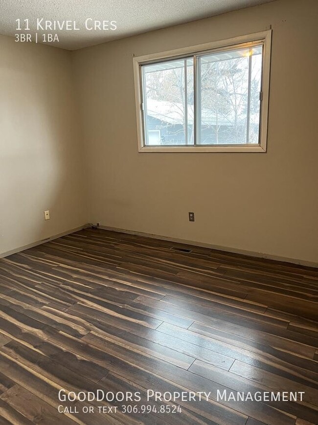 Photo - Fully Fenced in Yard 3 Bedroom Upstairs