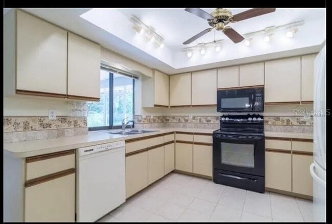 Photo - 25230 Campos Dr