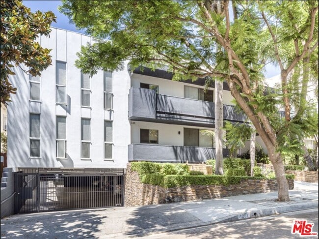 Building Photo - 1261 Laurel Ave Unit 21