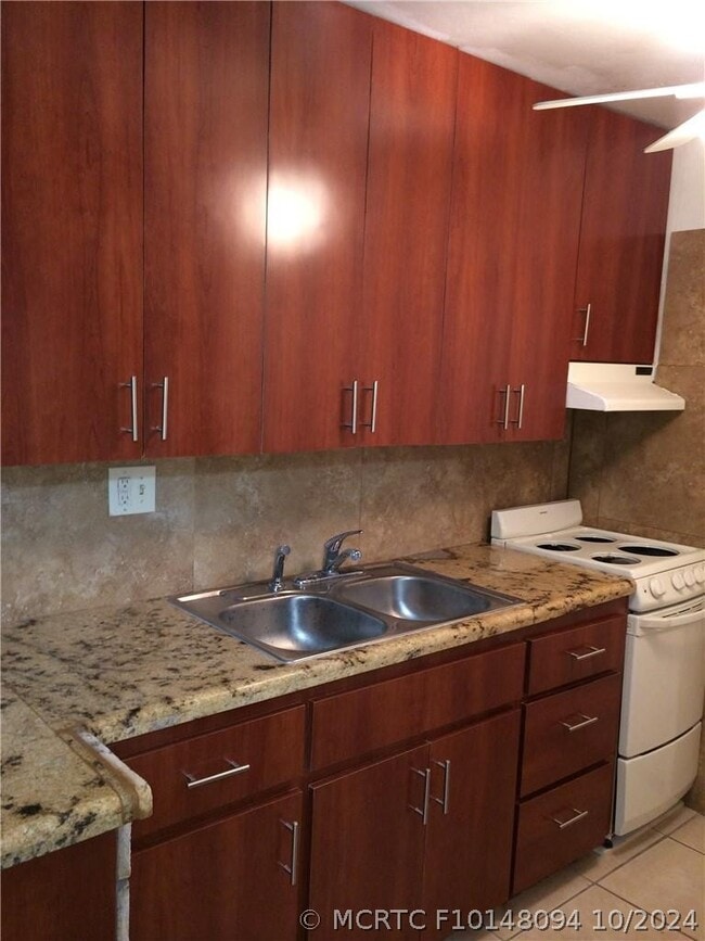 Building Photo - 636 NW 15th Terrace Unit 2