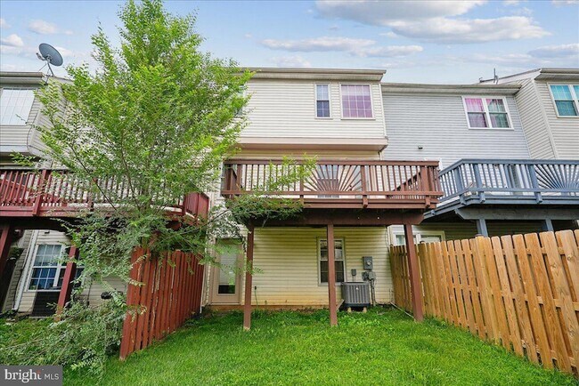 Photo - 104 Frazer Dr