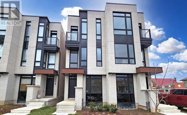 Photo - 208 McRoberts Ave