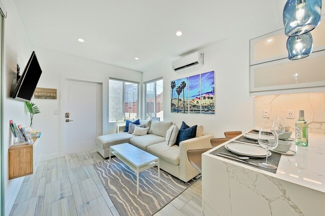 Photo - 732 Ventura Pl Unidad 4