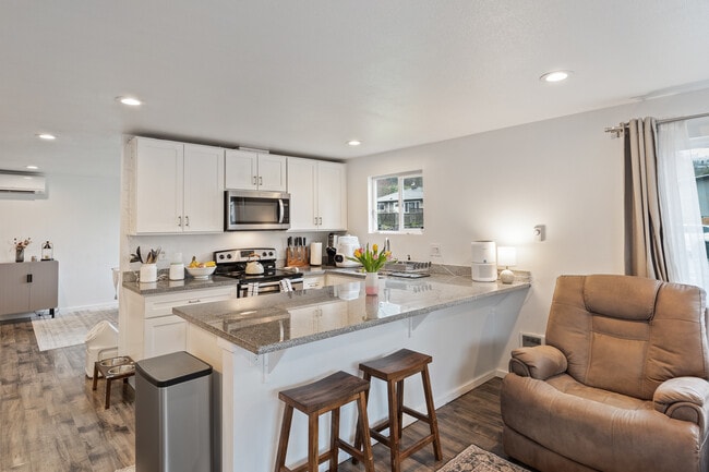 Building Photo - 4817 N Vassault Dr