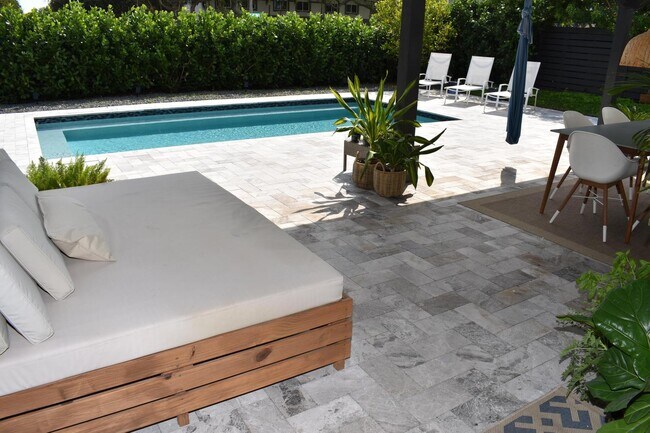 Northwest 12th Way, Boca Raton, FL 33486 - 4 BR 2 BA single-family home