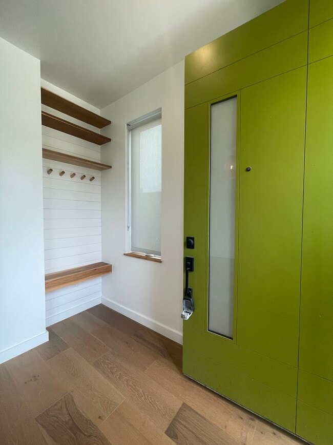Photo - Modern High-End Townhome!