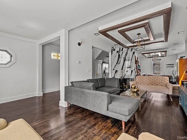 Photo - 916 Clarence Ave