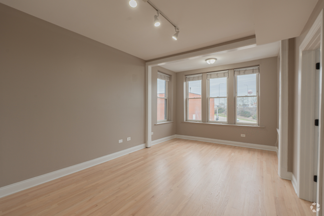Building Photo - 2235 W Fullerton Ave Unit 2 Rental