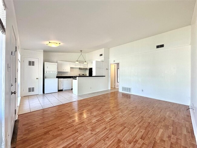 Photo - 614 W 51st St
