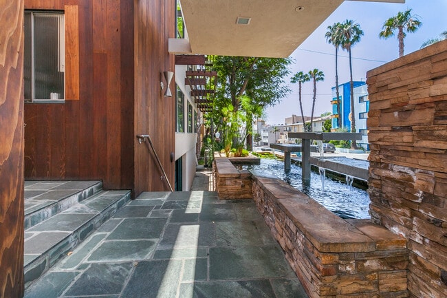 Photo - 938 San Vicente Blvd Unit 8