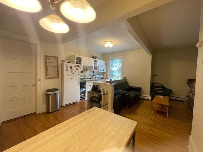 169 Victoria St N Unit 3