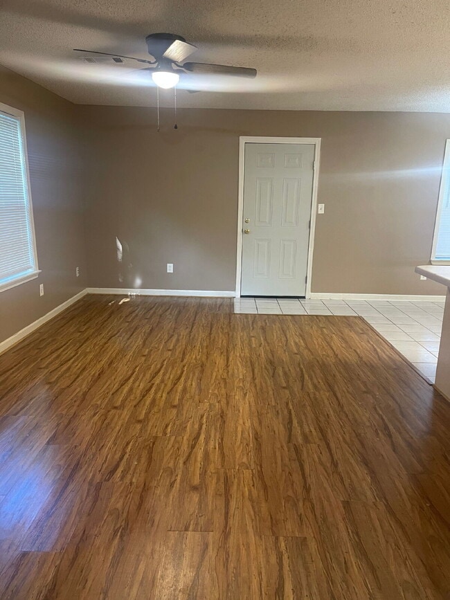 Photo - 1305 Loberg Ln Unit B