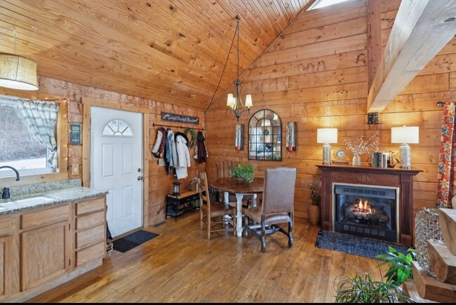 6823 Piney River Road - 6823 Piney River Road