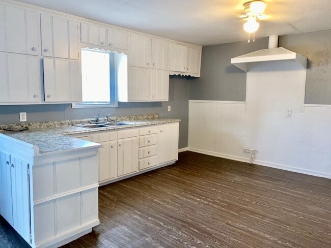 Photo - 3113 Teak Ave
