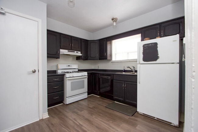 Photo - Cute and Cozy 2 Bedroom + Den Main Floor for Rent in Oshawa