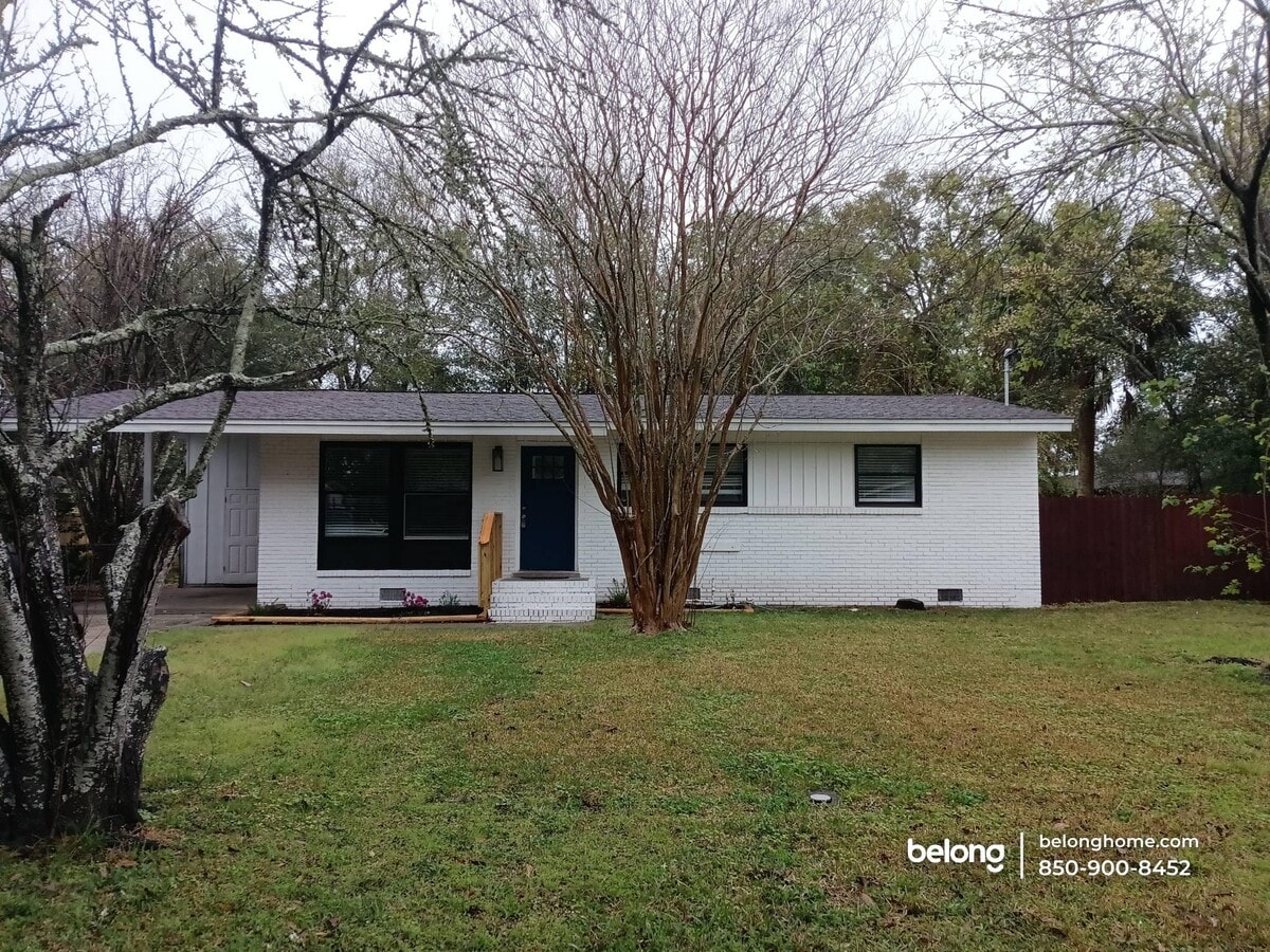 Photo - 6011 Greenwood Ln