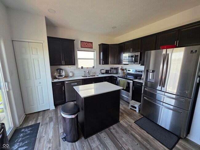 Photo - 1461 Bigleaf Dr