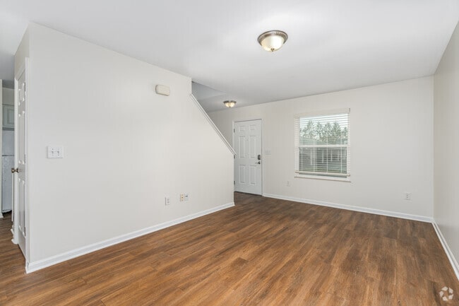 1BR, 1BA - 1,000SF - Living Room - Autumn Chase