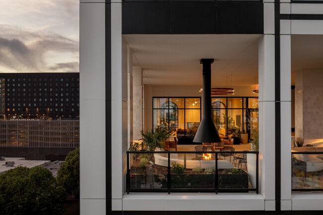 Emmi Midtown