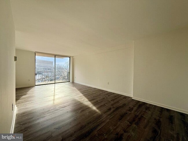 Photo - 5565 Columbia Pike Unit 411