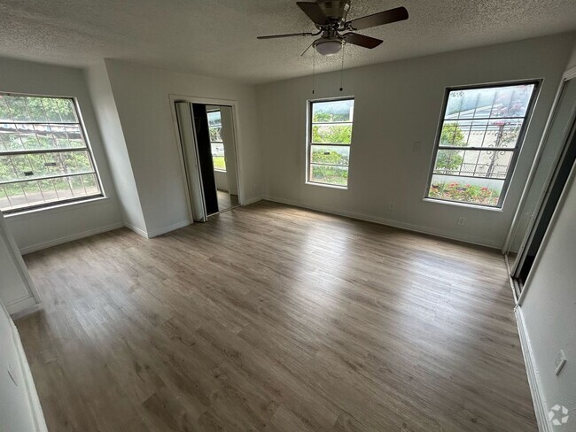 Building Photo - 2129 E Illinois Ave Rental