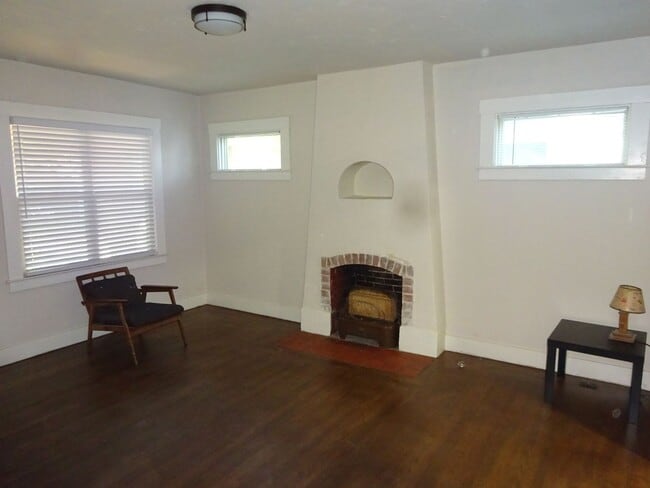 Photo - 2 bedroom, 1 bath in Land Park