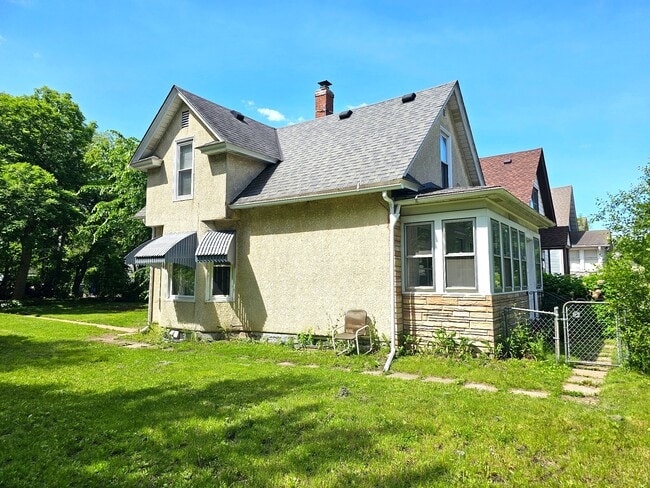 Photo - 1388 7th St E