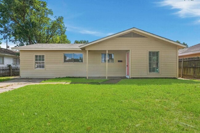 Photo - 303 Brown Dr