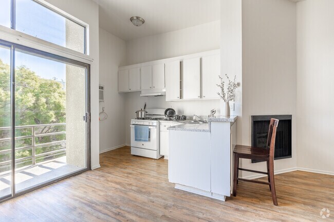 1BR, 1BA - 1,000SF