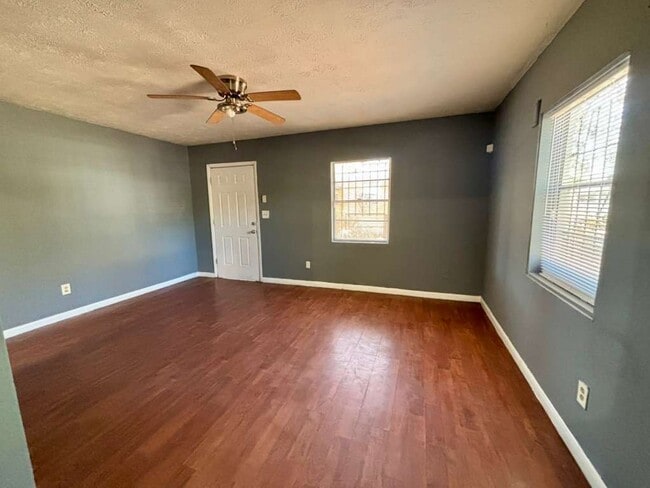 Photo - 1360 W 21st St