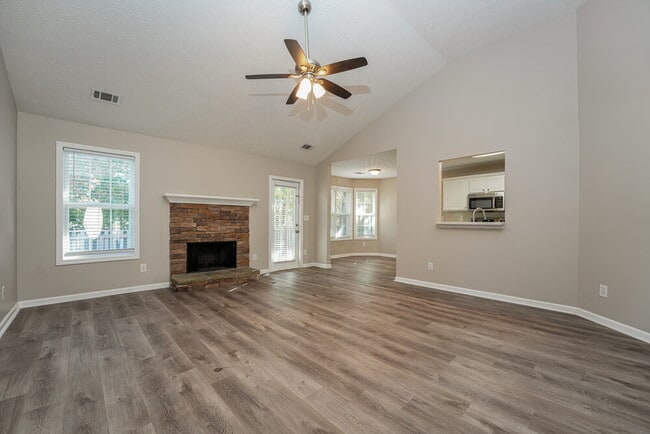 Photo - 725 Loblolly Ln