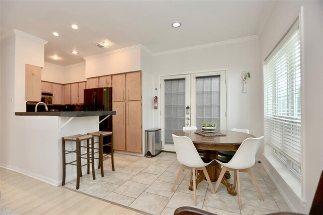 Photo - 2221 Stanford St