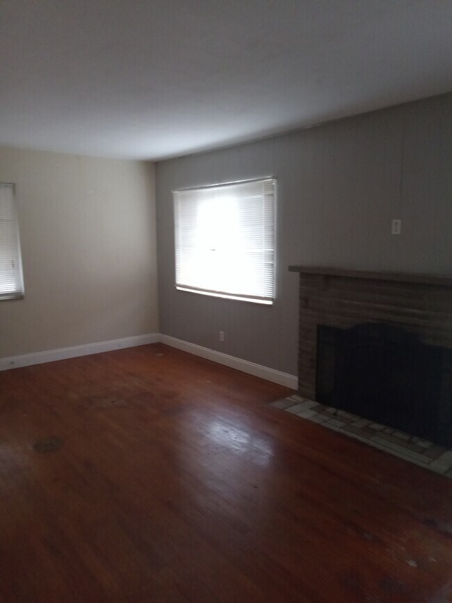107 Weedon Dr