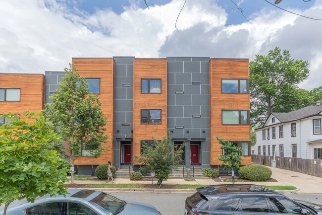 Building Photo - 1202 Jackson St NE