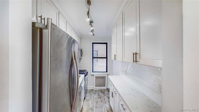 Building Photo - 66-15 Wetherole St Unit 14C Rental
