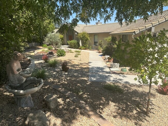Building Photo - 744 N Trigo Ln