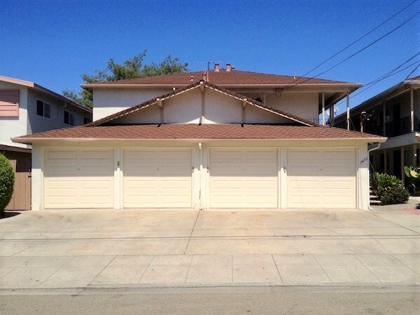 Private garage w/remote - 3452 Redwood Ct Unit 4