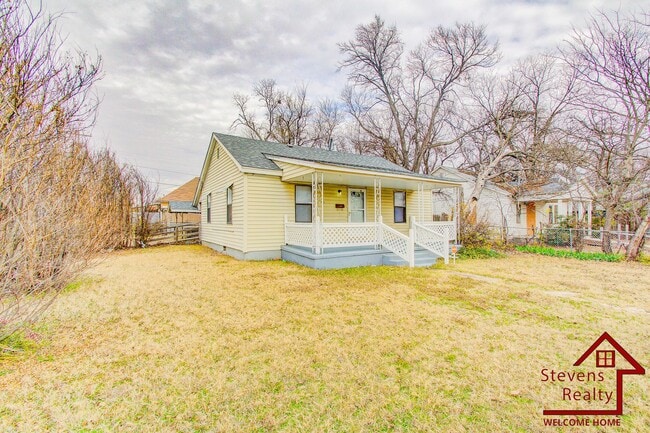 Photo - 815 SW H Ave