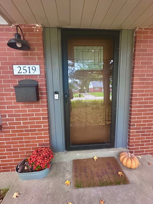 Photo - 2519 Ashbrook Ave