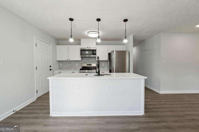 Photo - 823 Humphries St SW