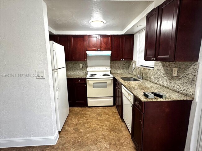 Photo - 1525 NE 135th St Unit 14