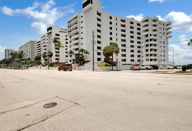 Photo - 6830 Indian Creek Dr Condo Unit 7E