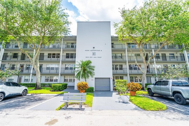 Building Photo - 300 SW 134th Way Unit 413E