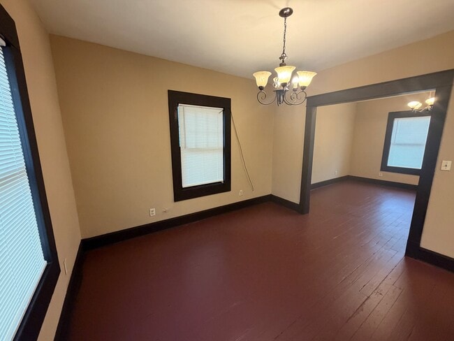 Photo - 1820 Clarendon Ave