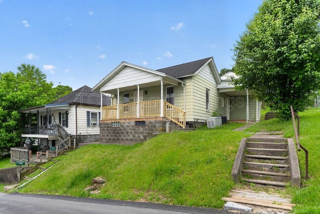Photo - 407 Simpson Ave