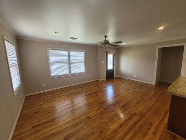 Photo - 2115 Avenue O