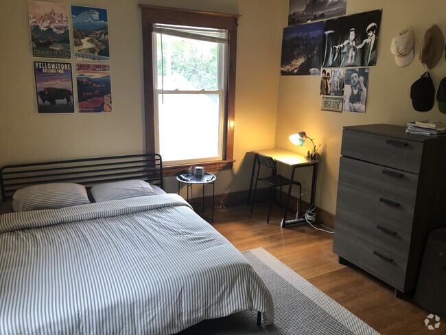 Large bedrooms - 1117 Foster St Rental