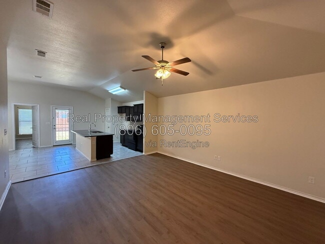 Photo - 7431 104th St
